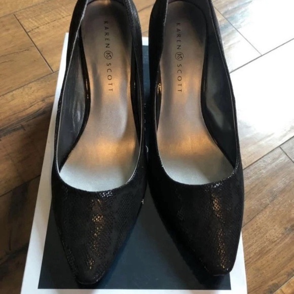 Karen Scott Shoes - Karen Scott Black Textured Heels size 9.5